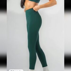 NWT ACTA 💚 Evergreen 25” Evo Leggings Small